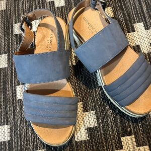 Adrienne Vittadini Women's Parlan Summer Quilted Casual Sandals